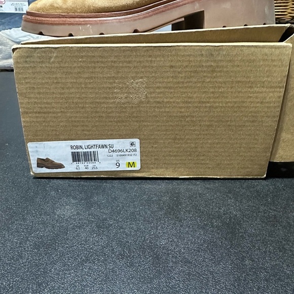 Vince ROBIN Tan light Suede platform lug sole Loafers in box 9 - Picture 8 of 9